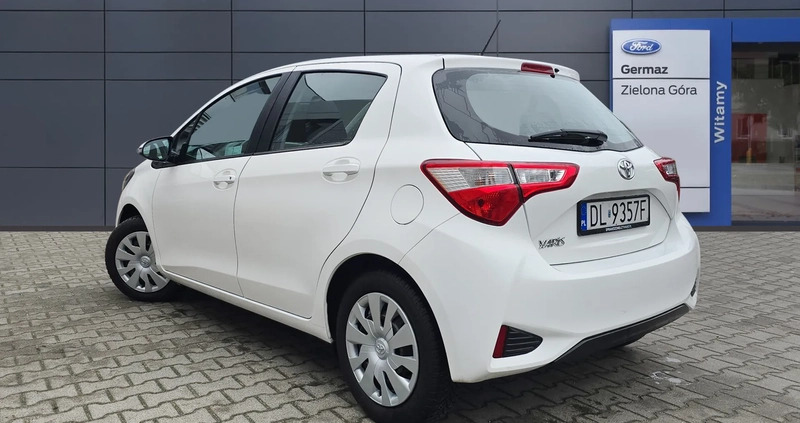 Toyota Yaris cena 47900 przebieg: 100475, rok produkcji 2019 z Miłomłyn małe 466